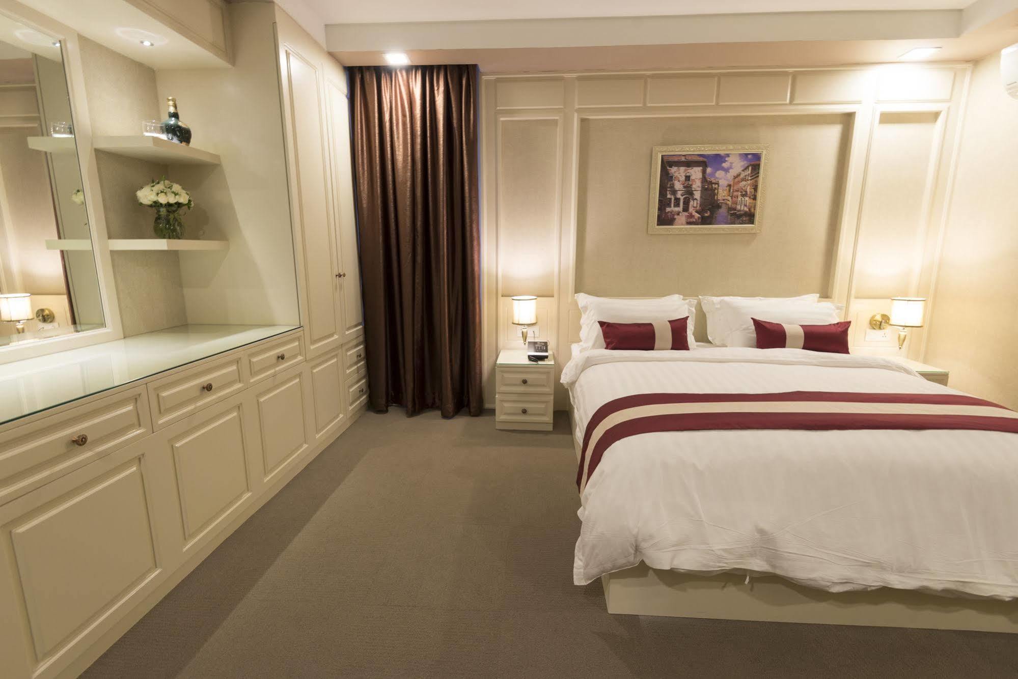 Anik Boutique Hotel Phnom Penh Exterior photo